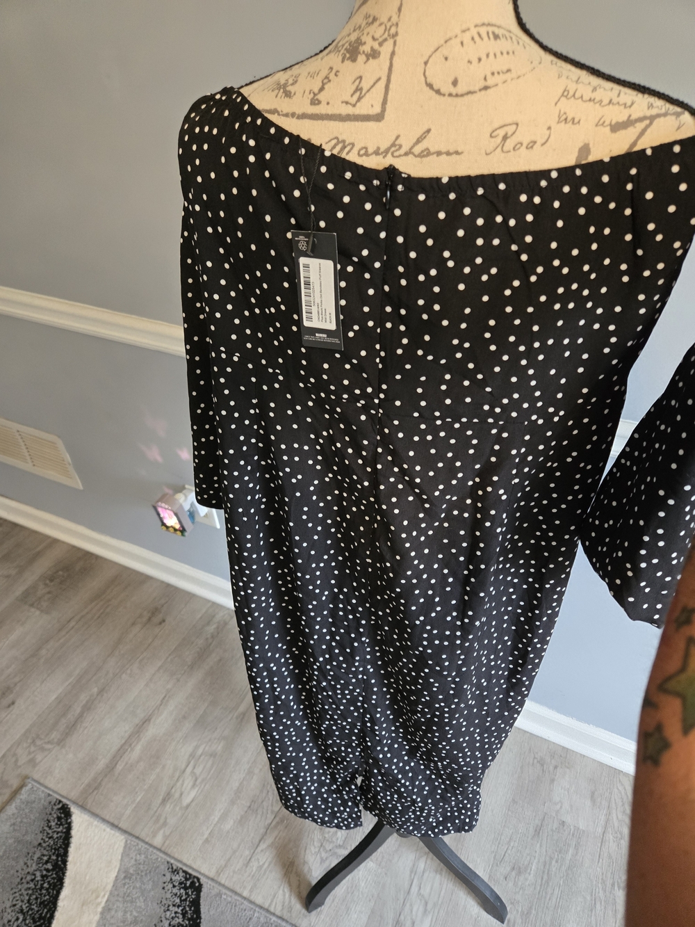 PrettyLittleThing Black Polka Dot Bardot Midi Dress - Picture 6 of 9